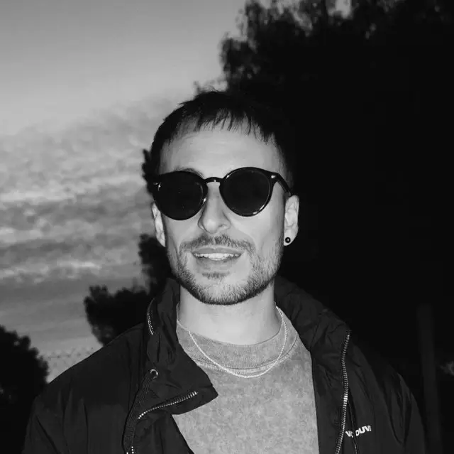 Yanacone in sunglasses at dusk